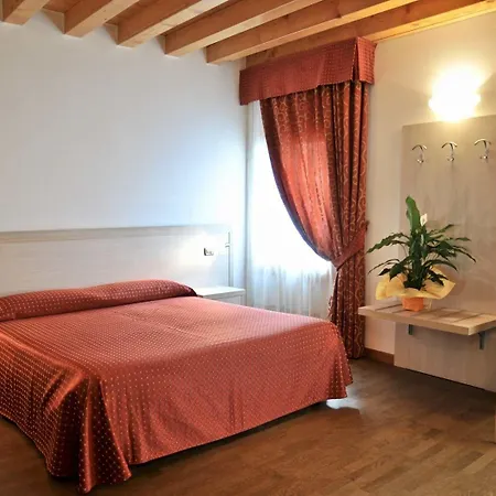 5 Colonne Hotel 2*